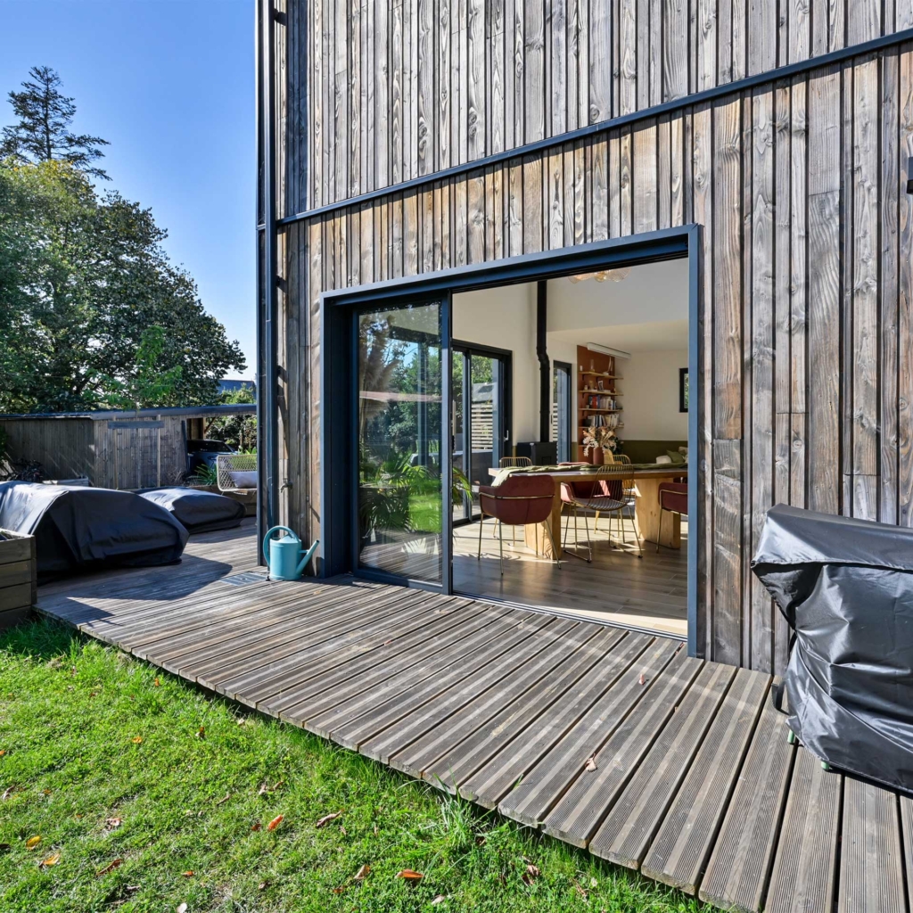 Extérieur d’une maison bois compacte réalisée par My Lovely Nature
